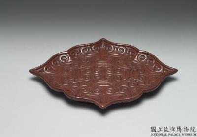 图片[2]-Lozenge-shaped dish with cloud-and-ruyi decor. Carved red lacquerware. Ming dynasty, 16th century-China Archive